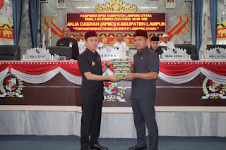 Penyerahan Berkas RAPBD Lampung Utara 2026 Oleh Wakil Bupati Lampung Utara Kepada Wakil Ketua II DPRD Lampung Utara